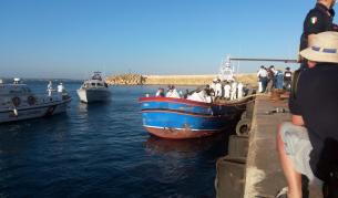 19 емигранти се задушили в кораб край Лампедуза