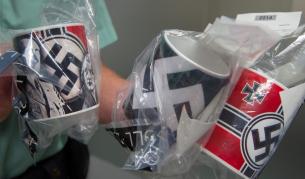 Съд заради чаши за кафе с лика на Хитлер