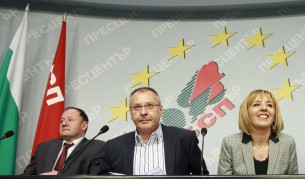 Все още действащият лидер на БСП Сергей Станишев (в средата) с двама от основните претенденти за поста му - Михаил Миков и Мая Манолова