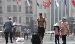 Поройни дъждове в Истанбул причиниха щети и наводнения