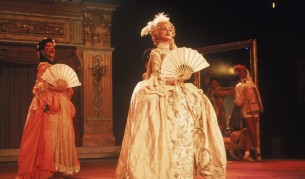 Мадона представя сингъла си "Воуг" на Видео музикалние награди на Ем Ти Ви (MTV)