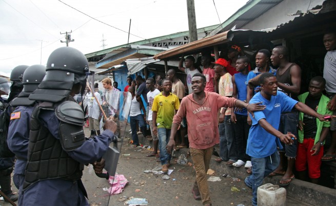 В Либерия стреляха по демонстранти заради ебола