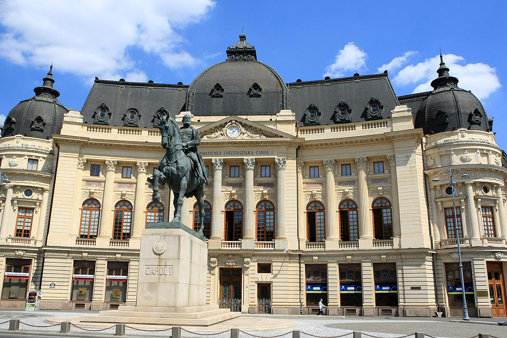 Букурещ е наричан още "Малкият Париж" заради приликата си с френската столица - архитектурата от ХІХ век