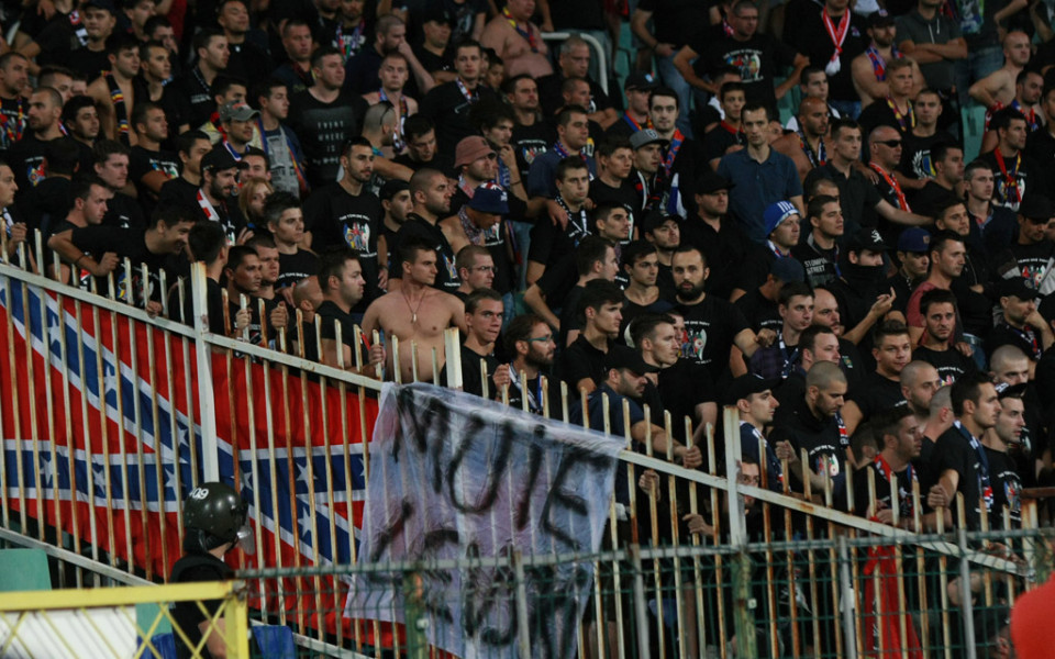 Затвориха стадиона на Стяуа заради “турци сте“ на български