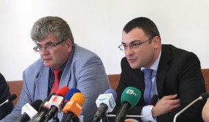 Боян Боев (д) и Еленко Божков