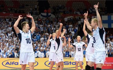 Финландия бие, феновете пеят на рожденик