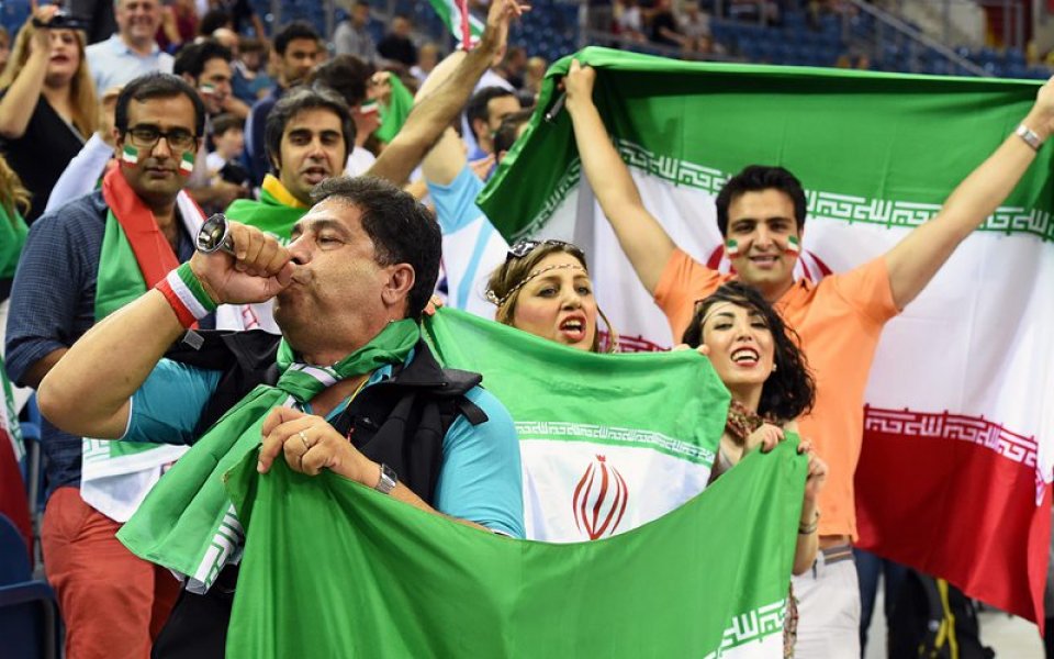 В Иран затвориха жена, искала да гледа волейбол