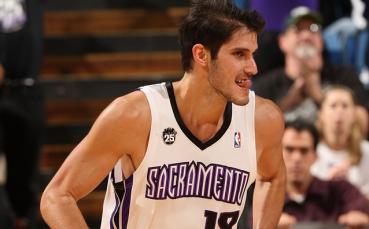 Сакраменто подписа с Омри Каспи и Райън Холинс