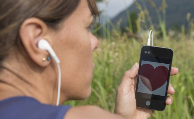 Учен: Хора, не дръжте мобилния си телефон до сърцето