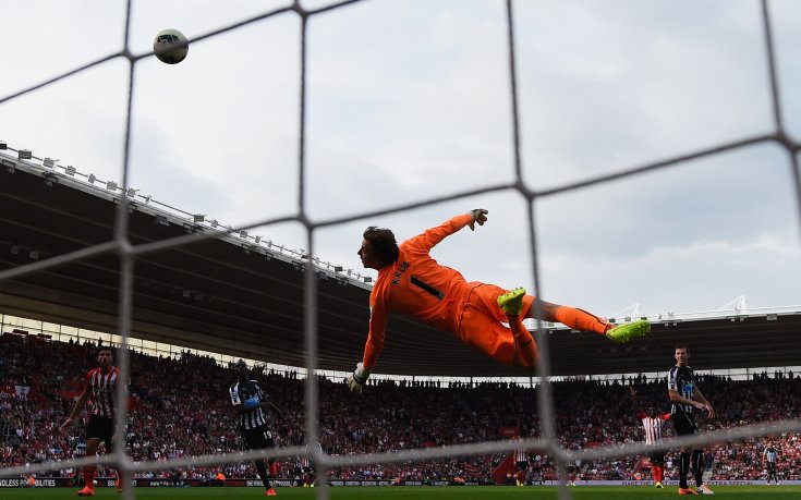 Двама холандци аут за мача в Исландия