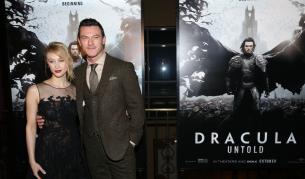 Сара Гедон и Люк Евънс на Ню Йоркската премиера на Дракула: Неразказан