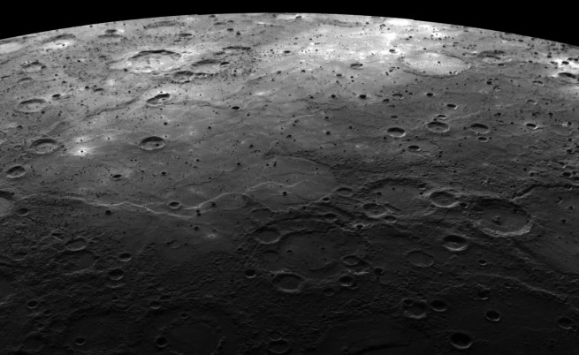 Откриха скрит воден лед на Меркурий