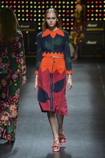 Цветя по роклите - снимка 3