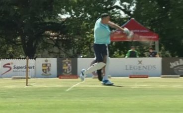 ВИДЕО: Скандален играч на крикет с благотворителен мач