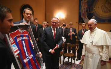 Делегация на Байерн посети папа Франциск във Ватикана