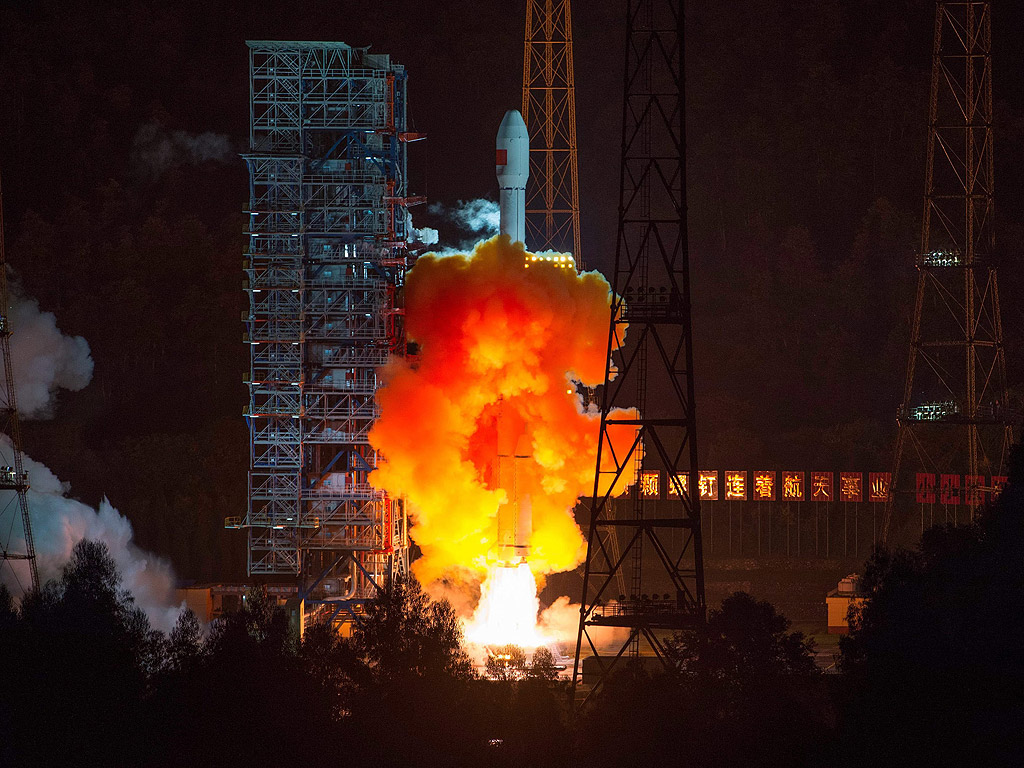 Ракетата The Long March 3C стартира от Центъра Xichang в югозападната провинция Съчуан. Китай изстреля космическия апарат, който ще лети около Луната и обратно към Земята