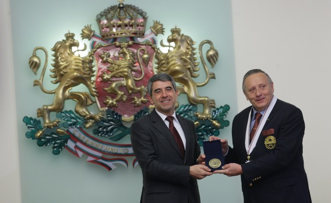 Росен Плевнелиев удостои с орден "Стара планина" първа степен председателя на БАН акад. Стефан Воденичаров
