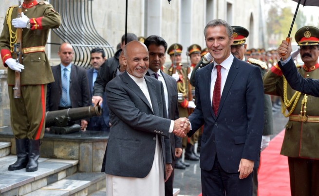 НАТО ще подпомага афганистанските сили след 2015 г.