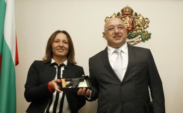 Красен Кралев получи стартов пистолет от Раданова