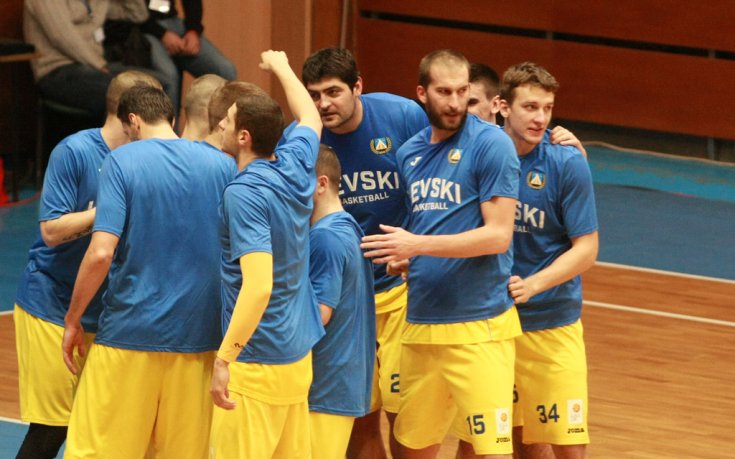 Левски ще играе сам в двата си най-големи мача