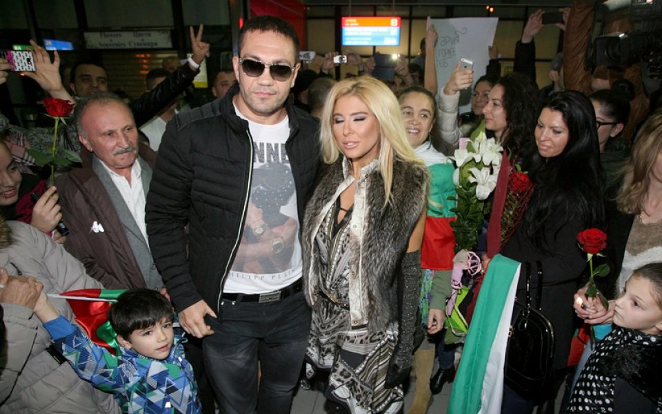 В последните няколко часа Андреа е изключително активна в социалните