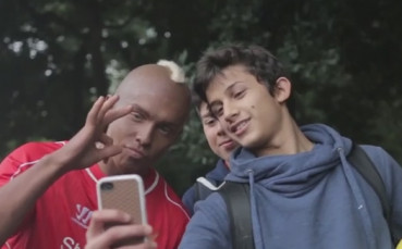 ВИДЕО: Тийнейджър сваля мацки като Балотели и Роналдо