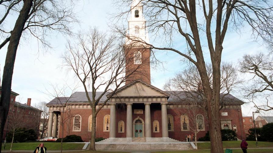 Отхвърлени студенти обвиняват Харвард в дискриминация