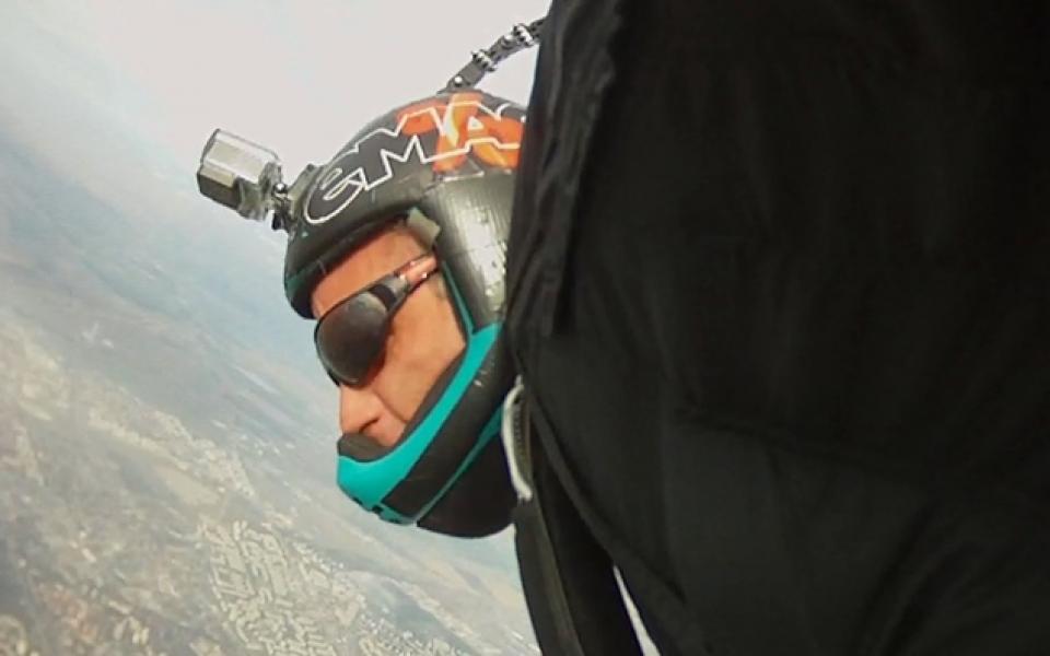 Уникални парашутни скокове представиха промо кампанията 