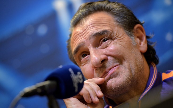 Прандели стяга багажа, тръгва си от Галатасарай