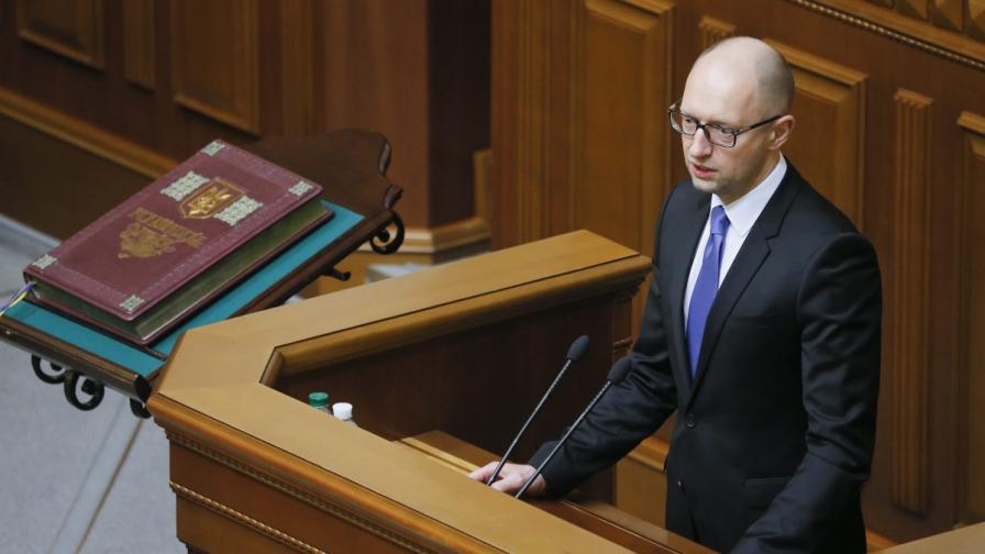 Украинският парламент преизбра с огромно мнозинство премиера Арсений Яценюк