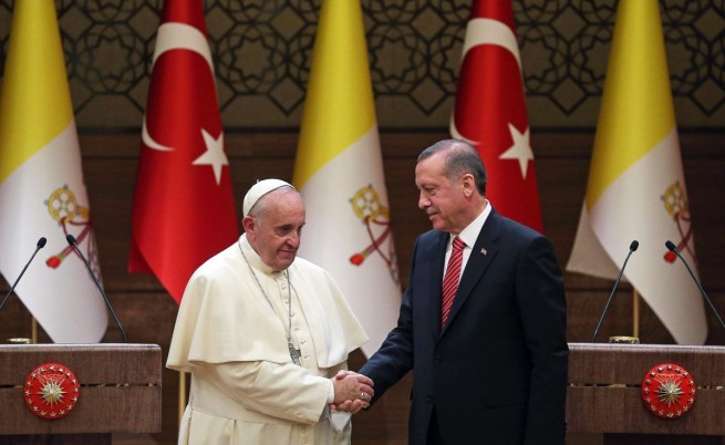 Папата подчерта в Турция, че е от основно значение гражданите да имат еднакви права