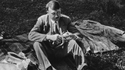  Адолф Хитлер 