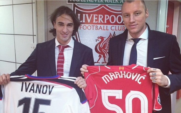 СНИМКА: Иван Иванов позира с играч на Ливърпул
