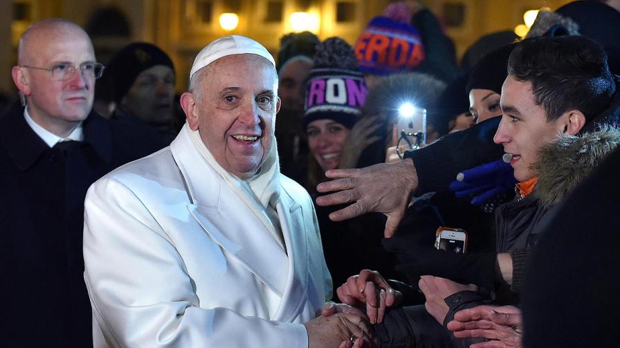 Животът е мимолетен, припомни папата в молитва за Нова година