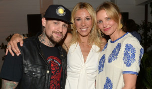 Камерън Диас и Бенджи Мадън в компанията на Вики Влаконис (ц)