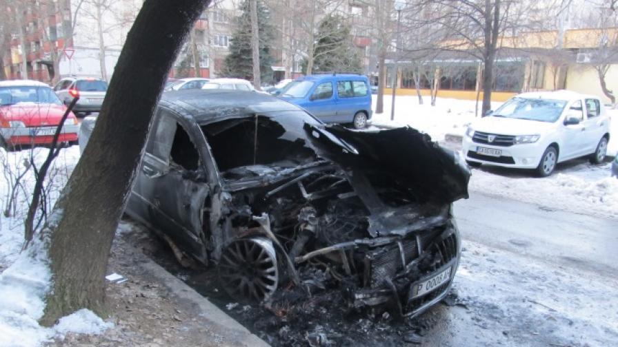 Взривиха автомобил в Русе, свързан с Венци Чикагото