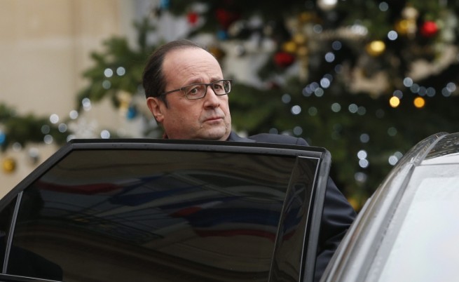 Оланд обяви 3-дневен траур, парижката полиция извършва обиски