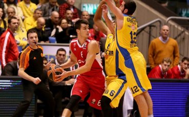 ВИДЕО: Еврошампионът се оказа прекалено як за Звезда