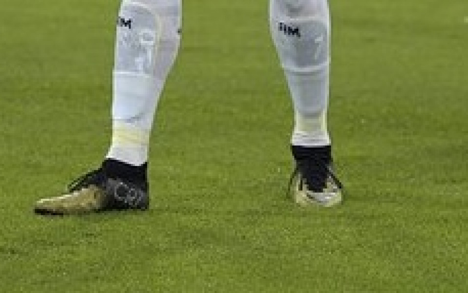 Кристиано Роналдо получи като подарък футболни обувки с брилянти