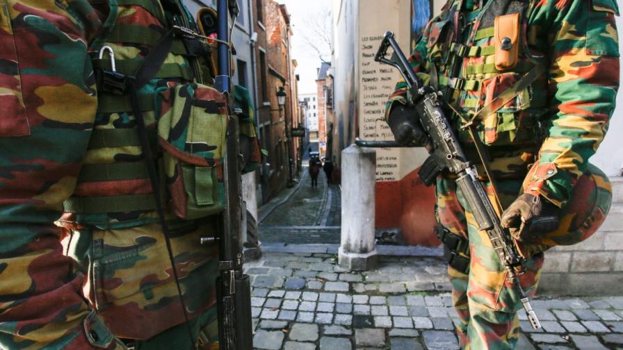 Военни излизат по улиците на Белгия