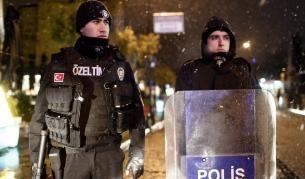 Намериха самоделни бомби в три квартала на Истанбул