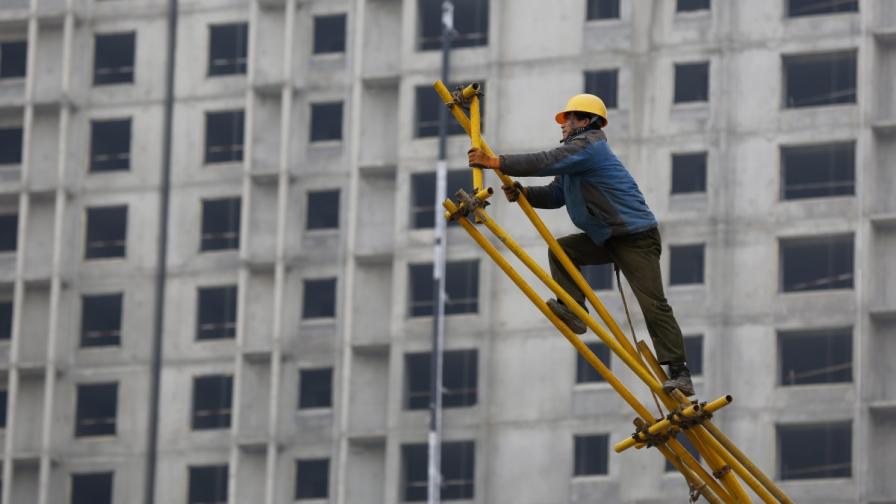 Китай отчете най-ниския икономически ръст от 1990 г.