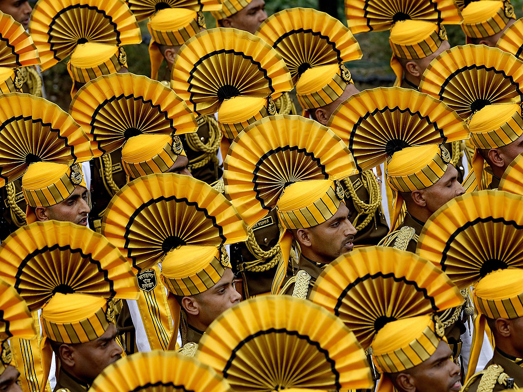 Индийски военизиран отряд участва в репетиция за 66-ия Национален празник Ню Делхи, Индия. Барак Обама ще присъства на Деня на Републиката на 26 януари като главен гост