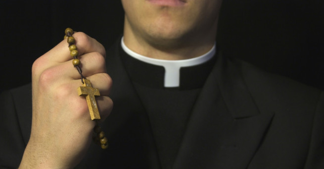 Най младият игумен в България е хванат да шофира пиян