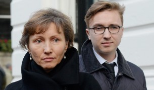 Вдовицата на Литвиненко – Марина, и синът им Анатолий