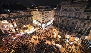 Във Виена: Едни танцуваха валс, а други протестираха