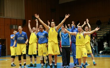 Макар и да боледува, Левски рани Лукойл