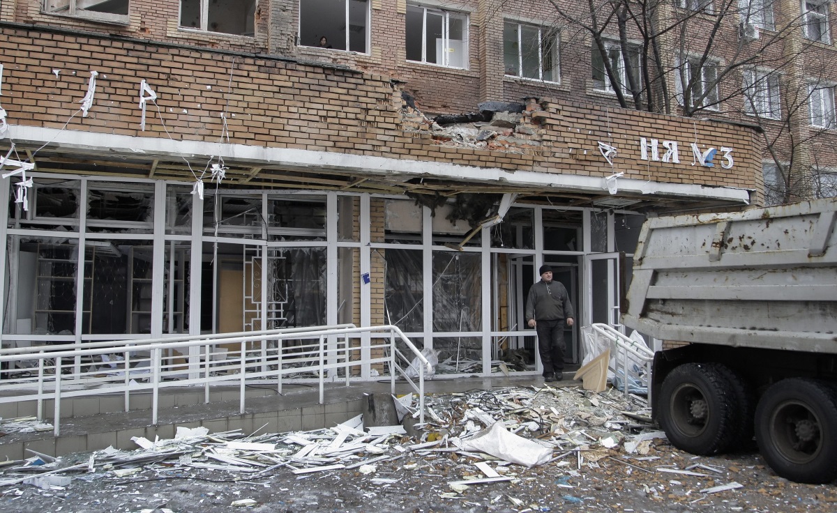 Снаряд удари болница в Донецк, има жертви