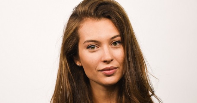 Днес най красивата синоптичка в България навършва 29 години Никол