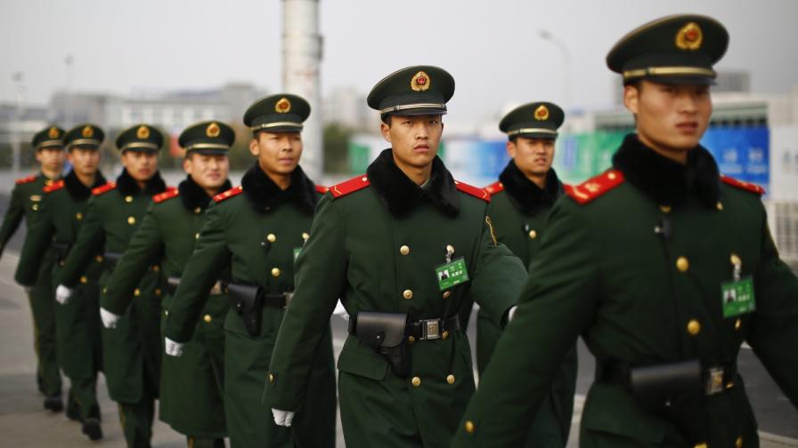 Китай: Без повишения за военни с наднормено тегло